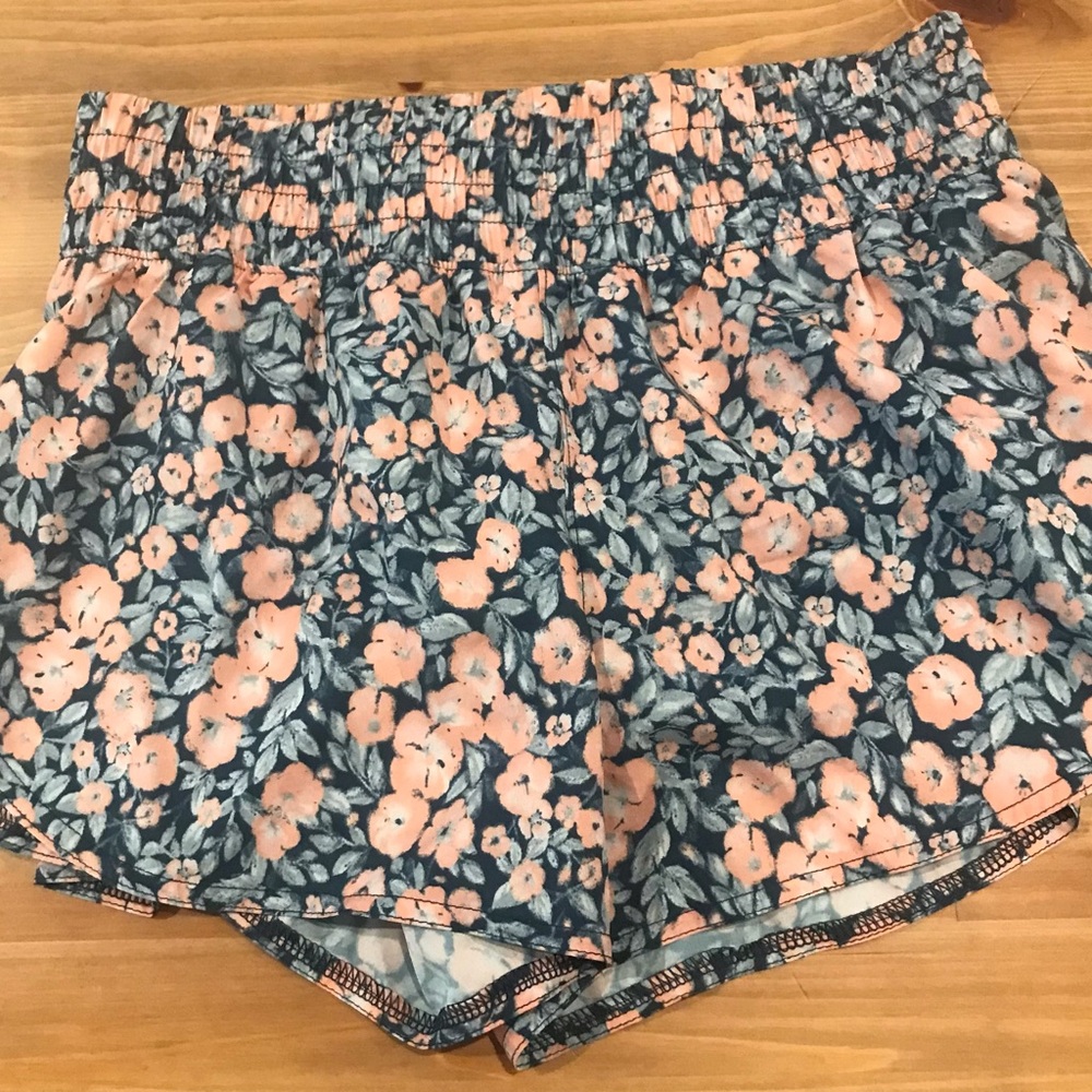 Gap Fit Floral Women's Shorts NWOT